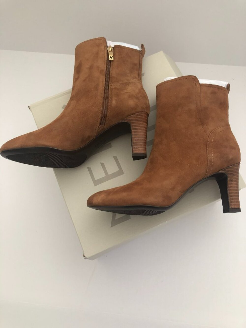 NWT Naturalizer  Yoyo Ankle Bootie Dark Chestnut Brown Suede Size 8.5 M